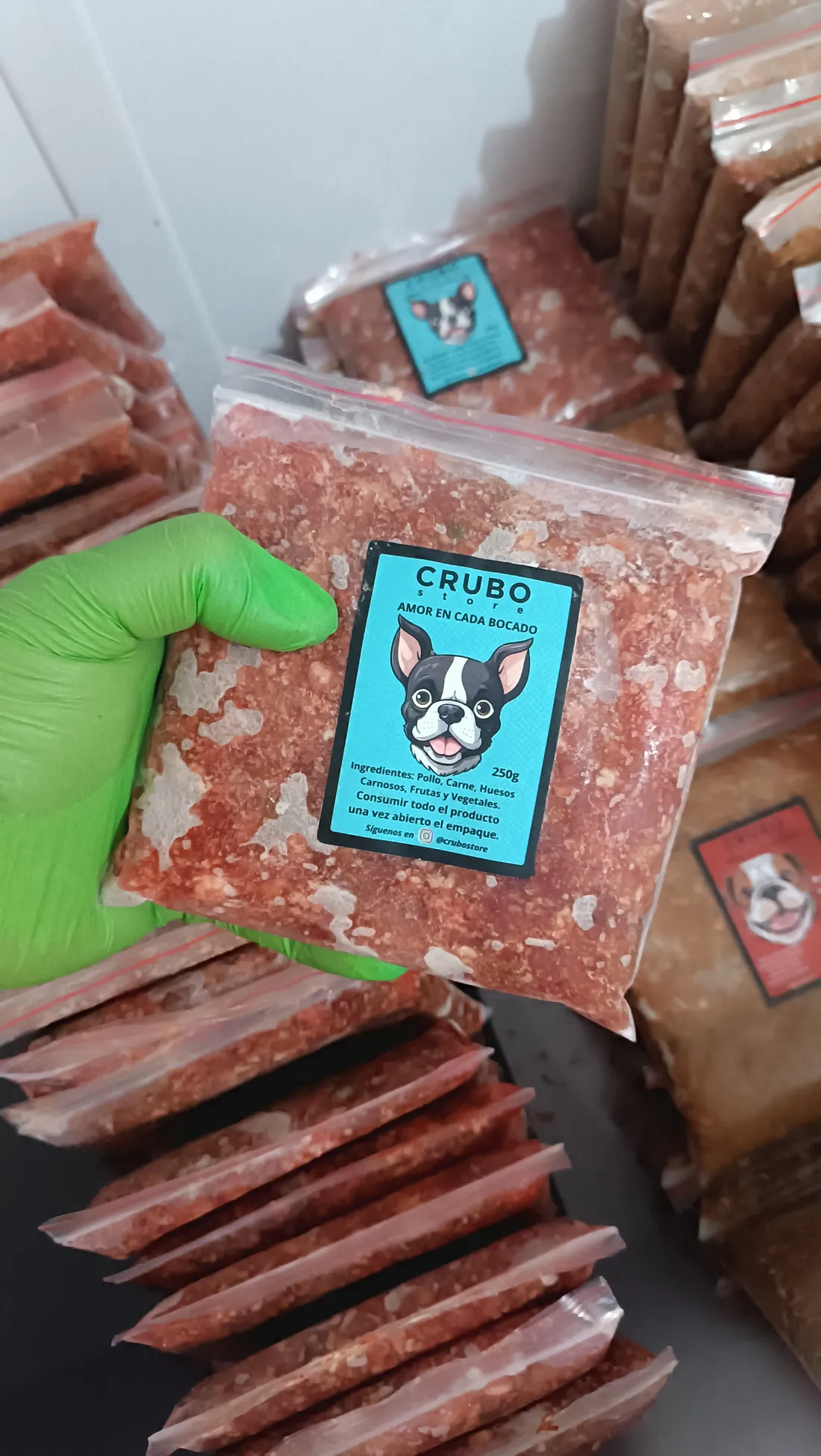 Tu perro reacciona a casi todo lo que come