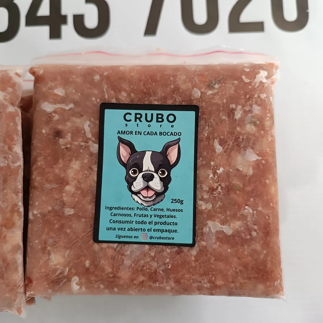 Tu perro se rasca la oreja y la sacude todo el día